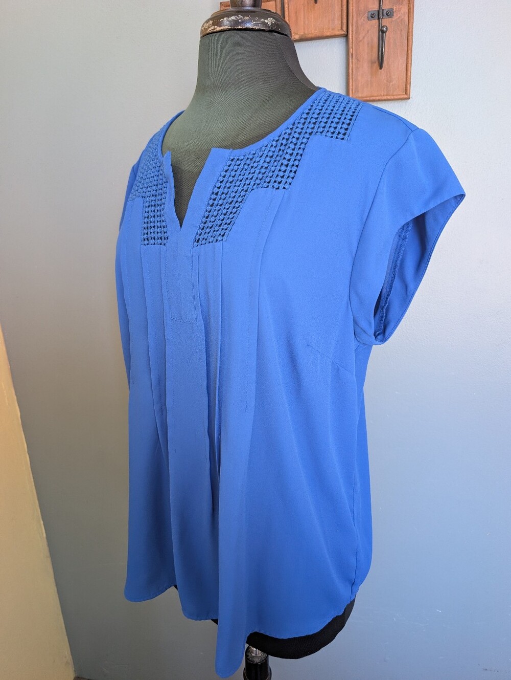 Daniel Rainn Royal Blue Cap-Sleeve Split-Neck Blouse